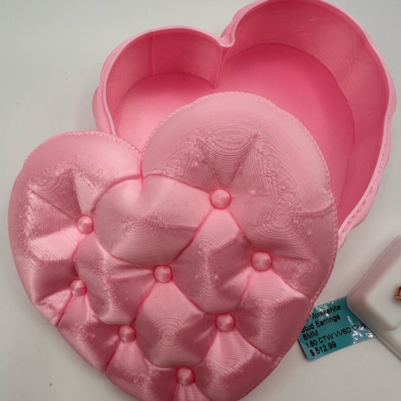 Pink Heart-Shaped 3D Printed Jewelry Box with Moissonite Earrings - Picture 4 of 8